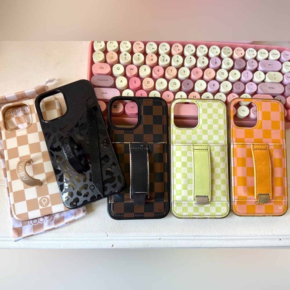 I phone 12 pro max case lot. Loooy, Walli
